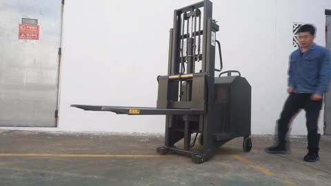 德马科技获得实用新型专利授权：“一种多功能保洁工具存放使用小车”