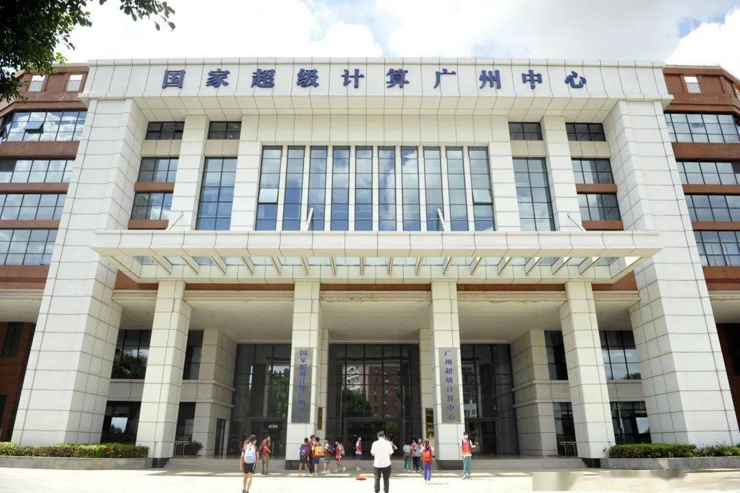 香港最大规模人工智能超算中心启用