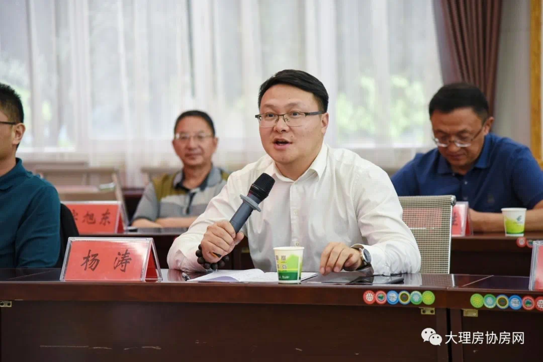 东湖高新(600133.SH)：杨涛辞任董事及董事长