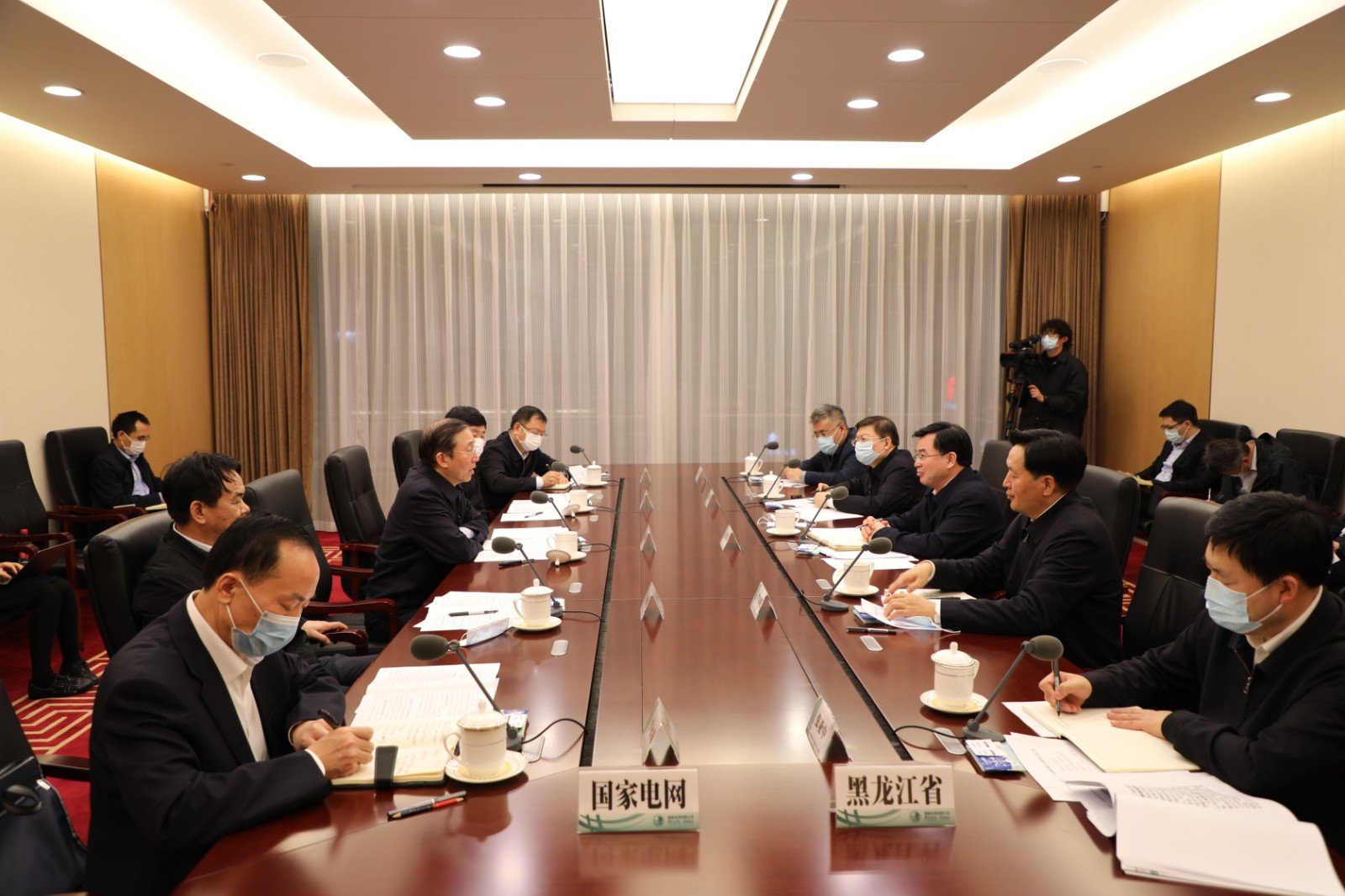 中国石油集团董事长戴厚良会见阿联酋工业与先进技术部部长
