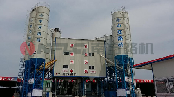 南方路机获得发明专利授权：“一种外置密封件的分料阀及分料阀密封件更换方法”