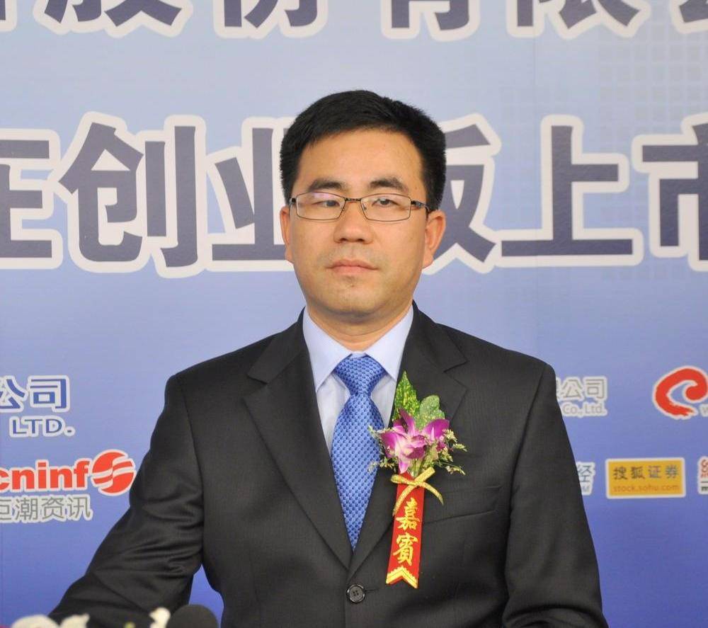股东捐给上市公司4000万元，是他去年年薪的40余倍！他曾在教育战线任教，还担任过公司董事长、总经理