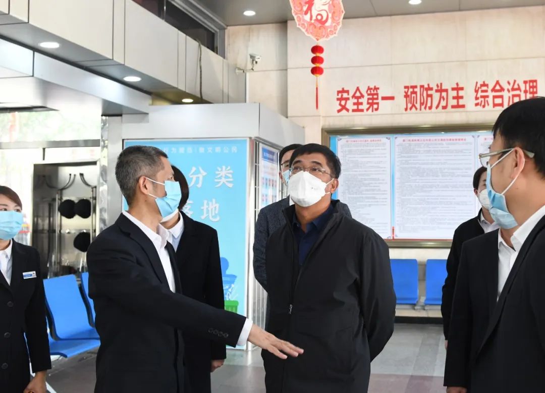 厦门象屿：董事张水利增持5.96万股