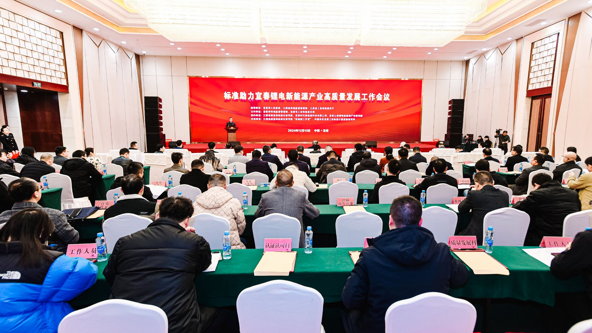 奥克股份：公司生产的聚乙二醇主要应用于医药原料药、锂电新能源及日化等领域