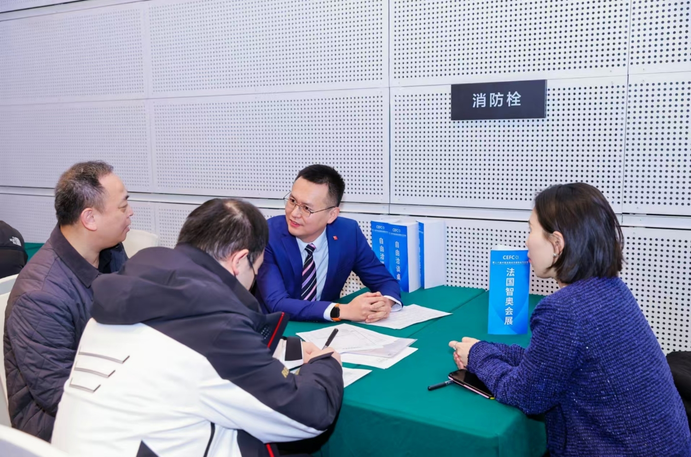 中国贸促会副会长李兴乾会见天津市交通运输委、贸促会主要负责人