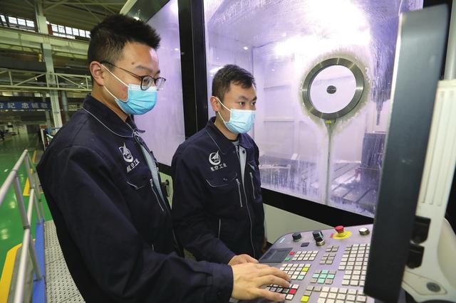 中航西飞获得发明专利授权：“一种壁板耳片便携式铣切装置及铣切方法”