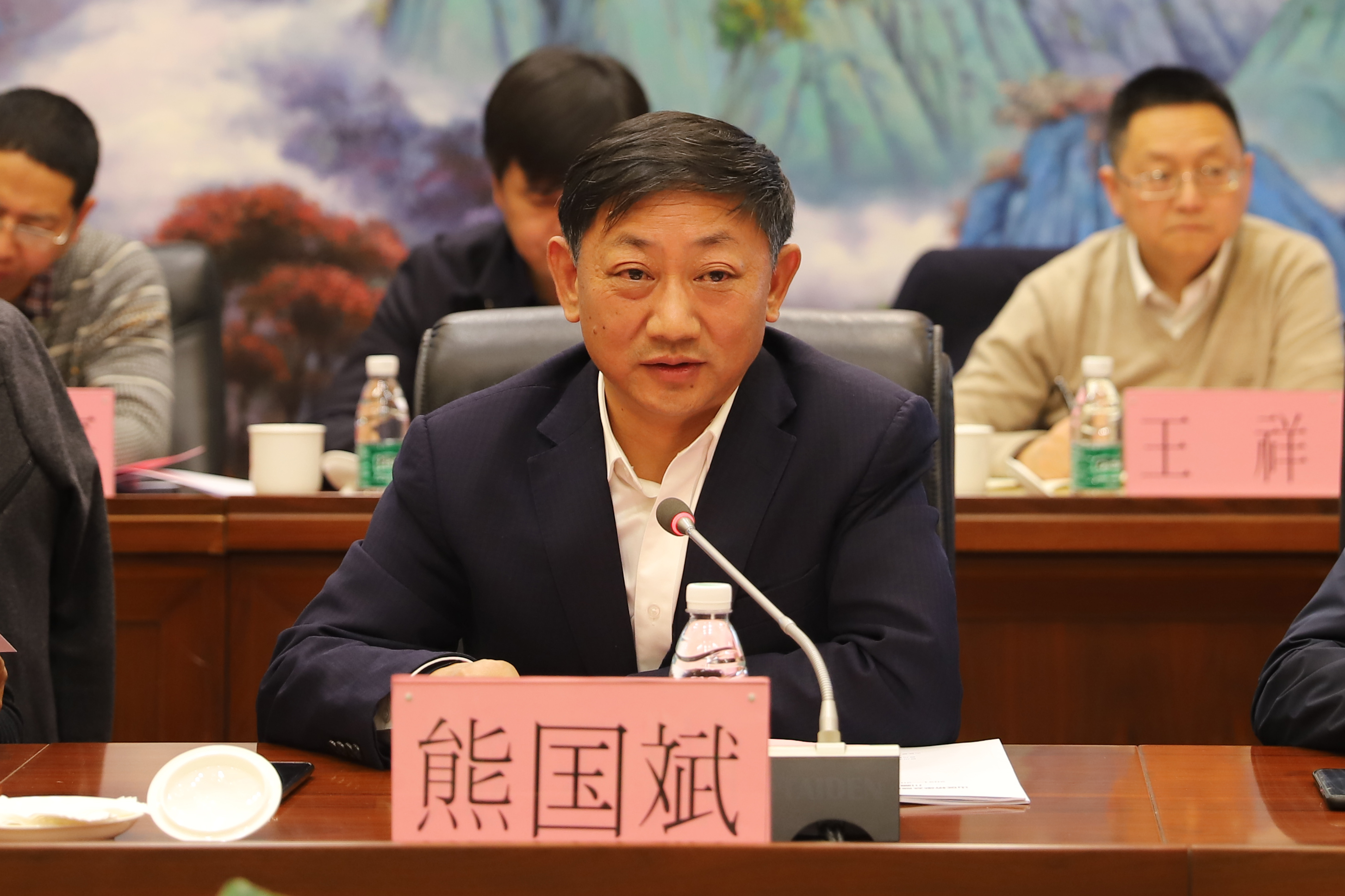 山鹰国际：公司暂未与上述企业合作