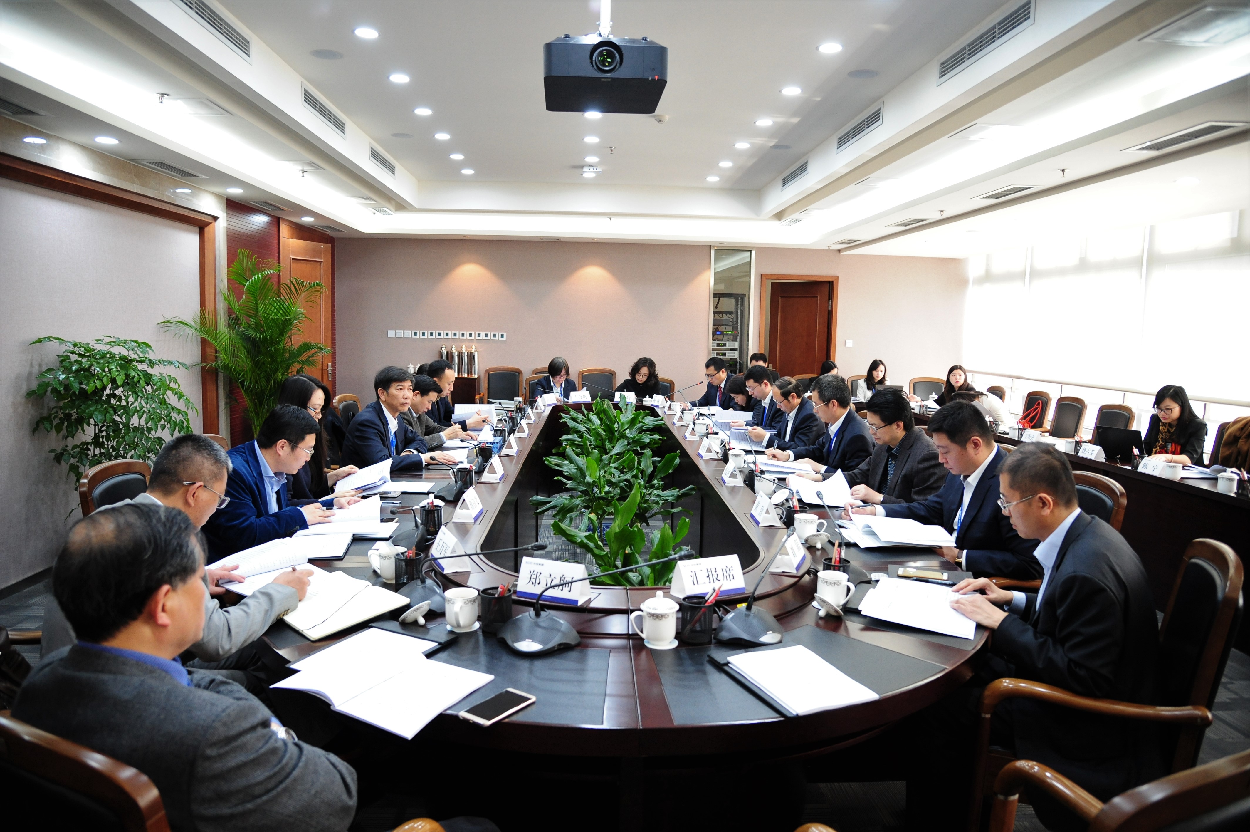 均胜电子：10月17日召开董事会会议