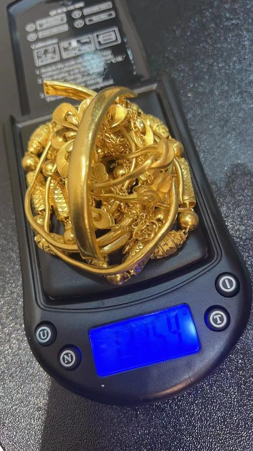 现货黄金跌逾1% 现货白银跌逾2%