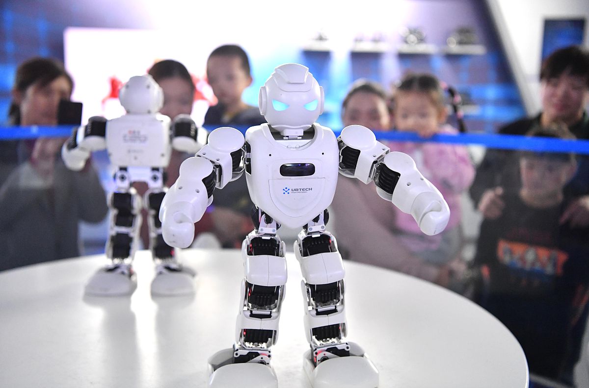 宇树科技发布新款人形机器人