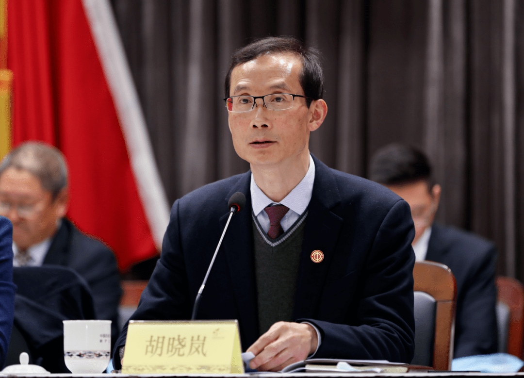 中报续亏的元隆雅图：员工涉嫌职务侵占拖亏业绩，支柱营销板块“增收不增利”