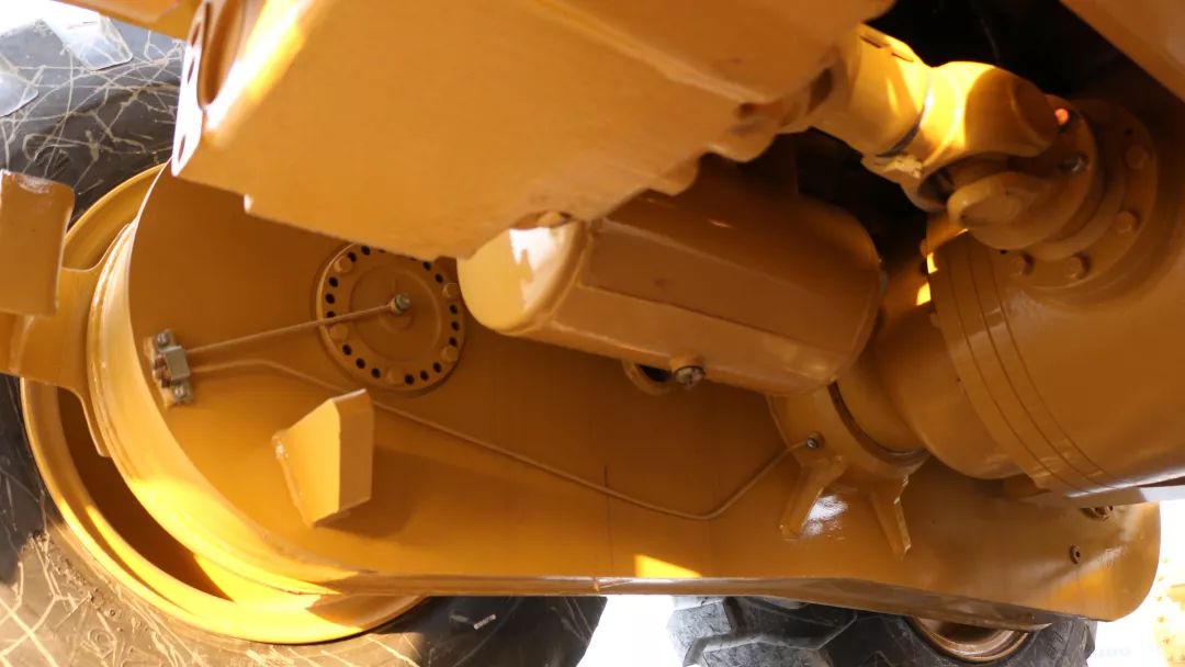 柳 工获得外观设计专利授权：“平地机驱动桥”