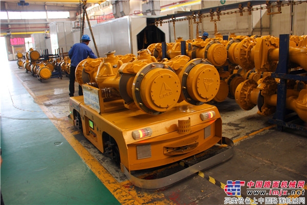 柳 工获得外观设计专利授权：“平地机驱动桥”