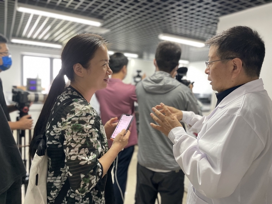记者手记：从“聪明的路”到“智慧的海”，触摸未来交通科技脉搏