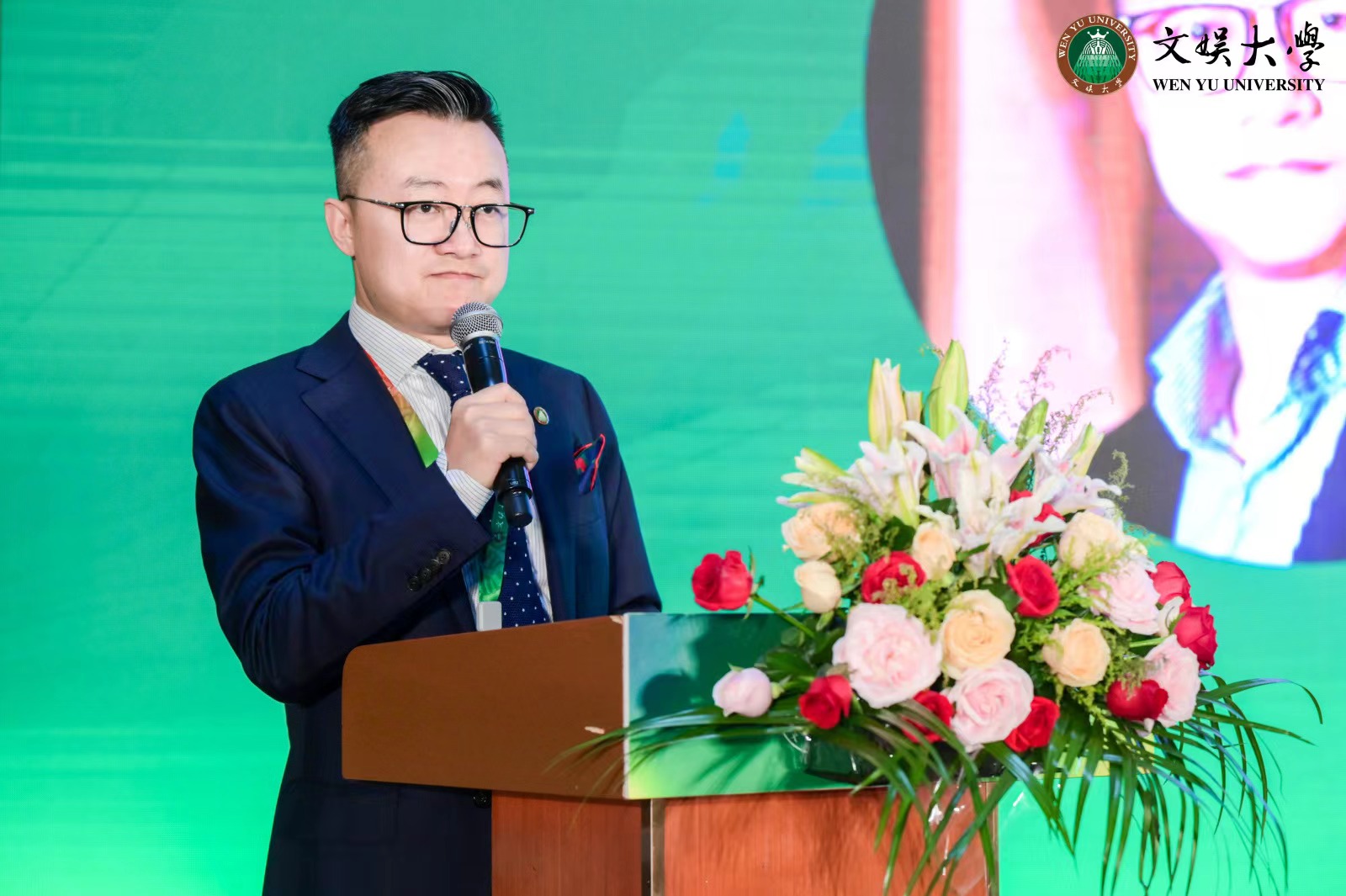 中金公司董事长陈亮会见美中关系全国委员会会长欧伦斯