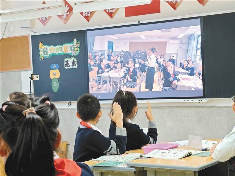 当AI课堂“种”在草原上
